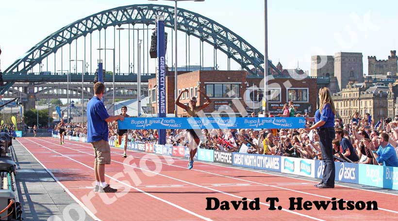 Mo Farah wins the 2 miles at the 2012 BUPA Great North CityGames.